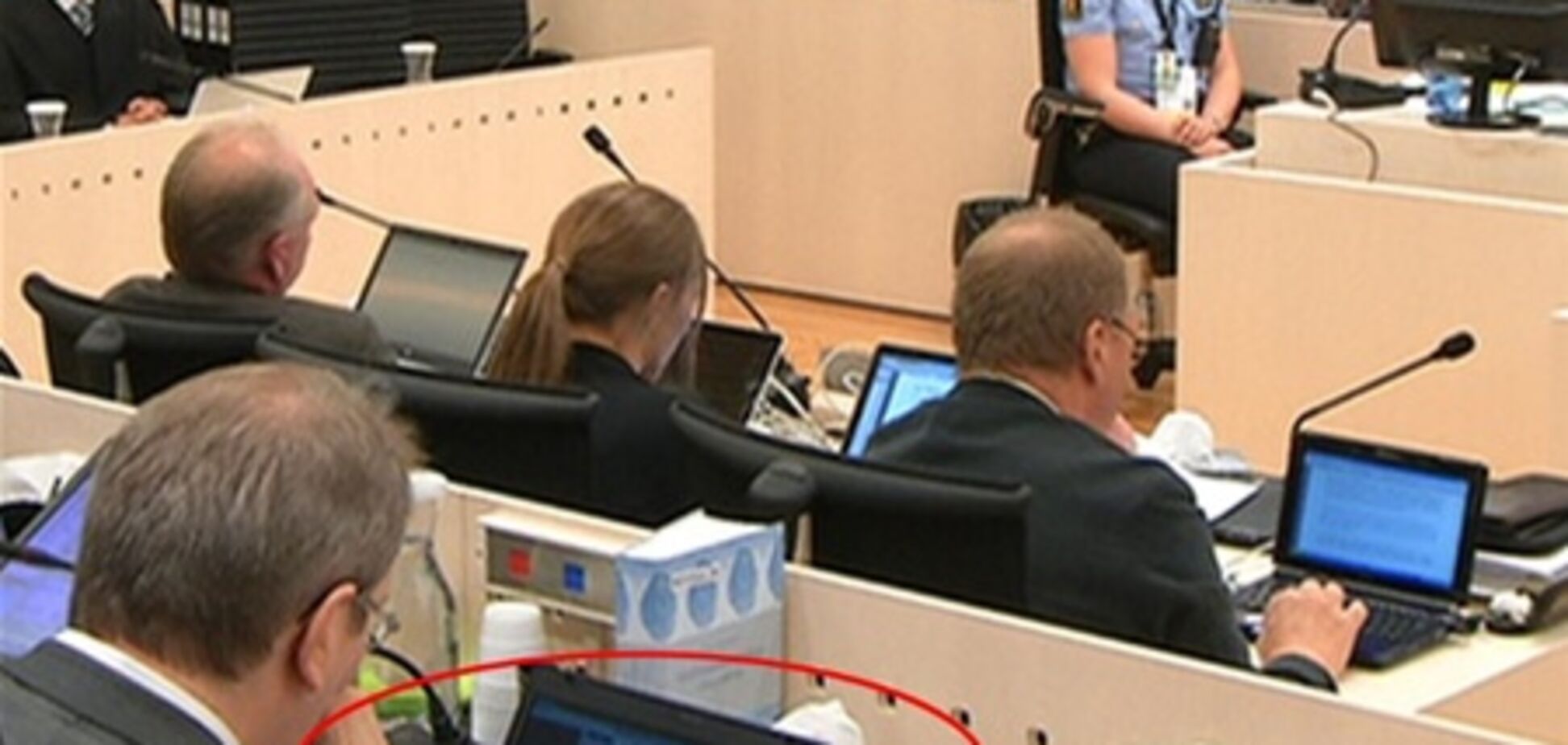 Судья по делу Брейвика раскладывал в суде пасьянс