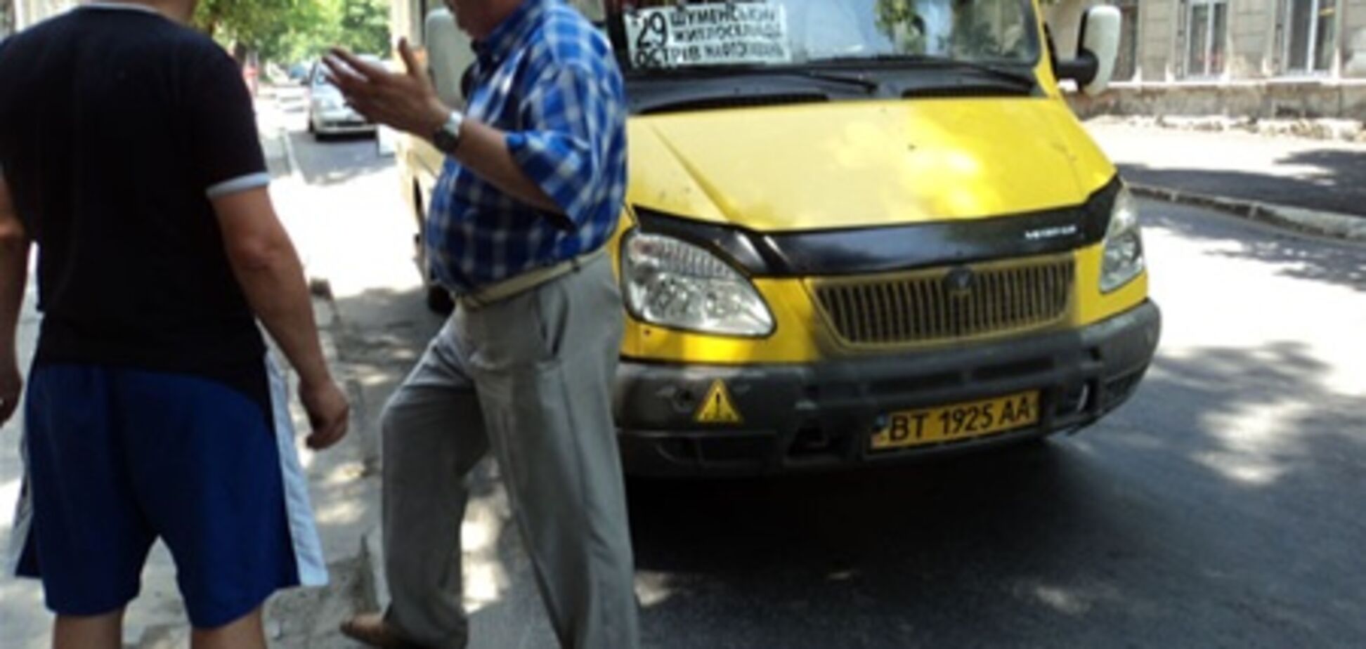 В Херсоне чуть не избили журналиста, фотографировавшего ДТП