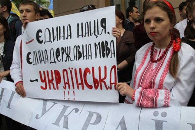 Протестующие против закона о языках перекрыли движение на Грушевского