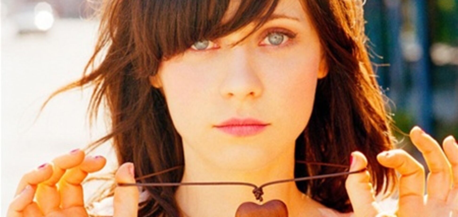 Дешанель чувствует себя лишней на вечеринках