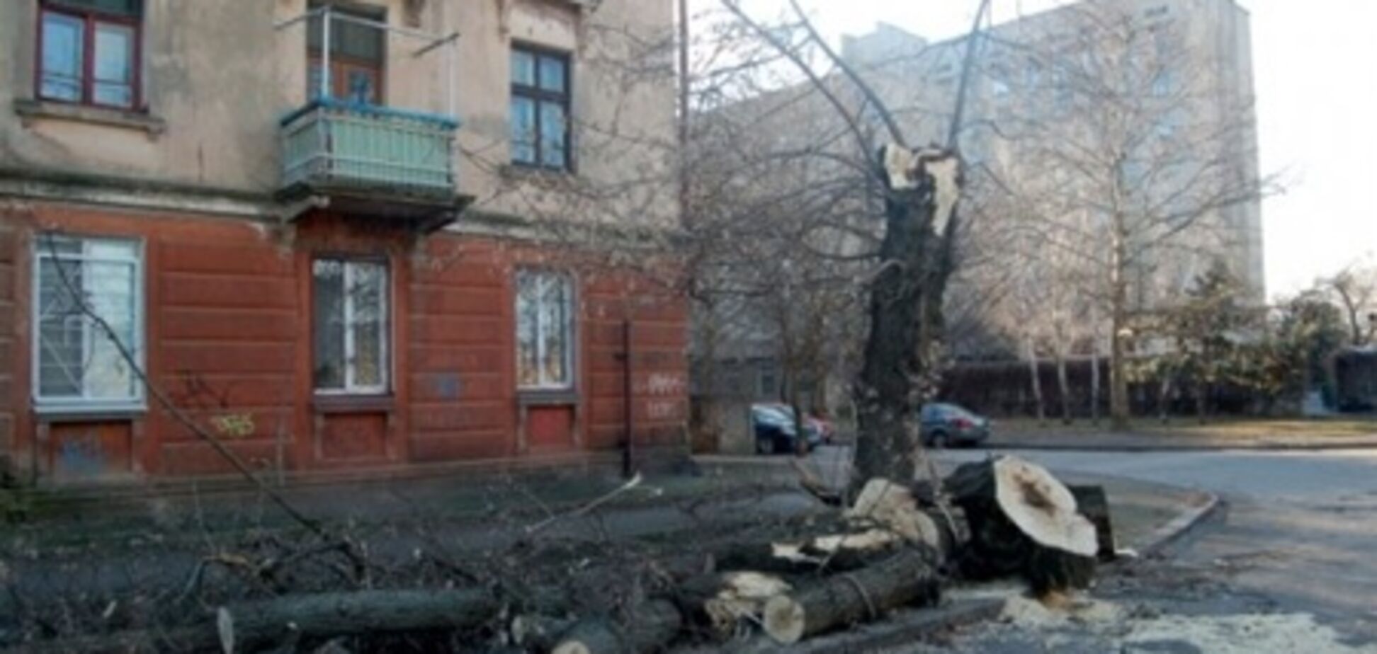 Ураган на Чернігівщині зривав верхні поверхи будинків