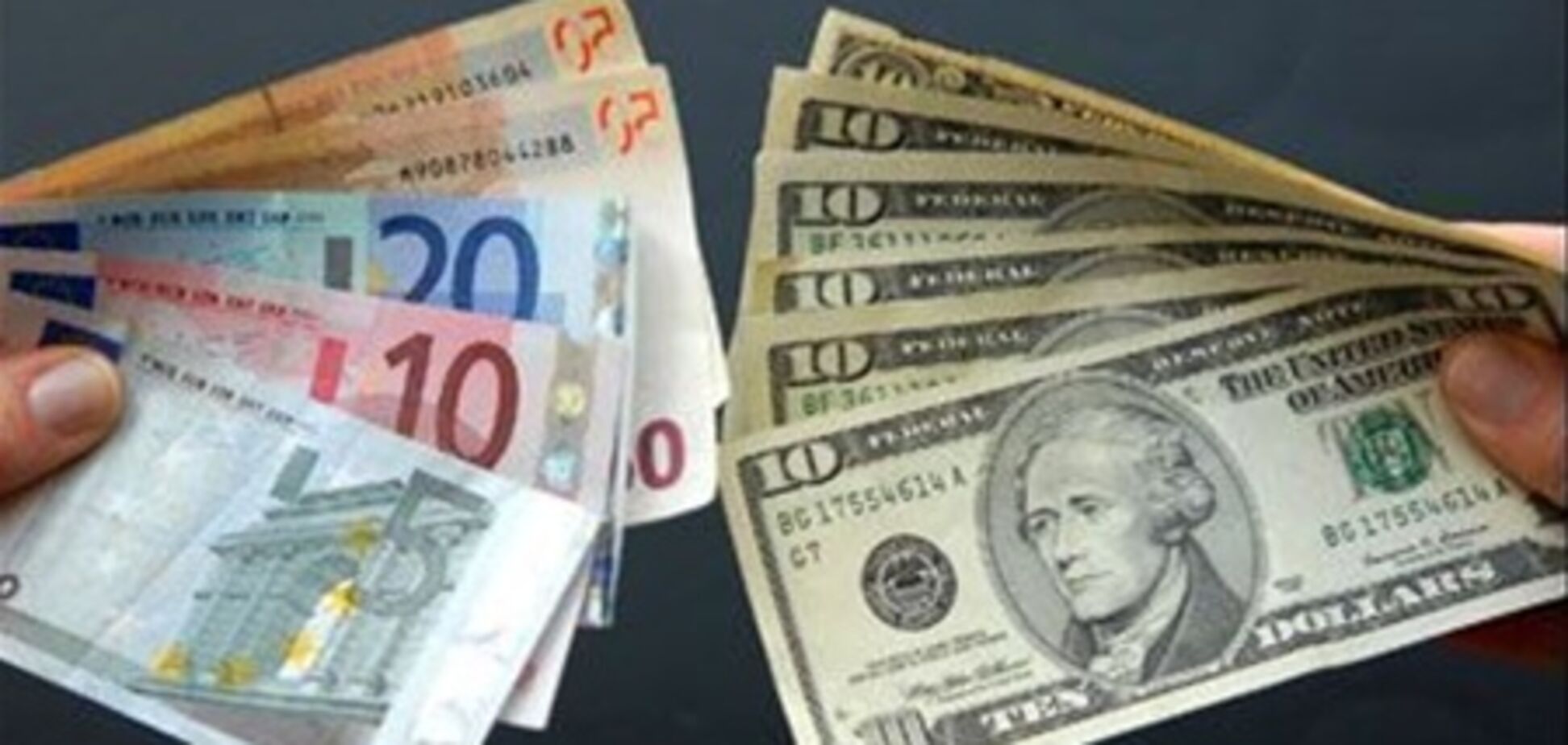 Эксперты рассказали о последствиях падения евро для банков