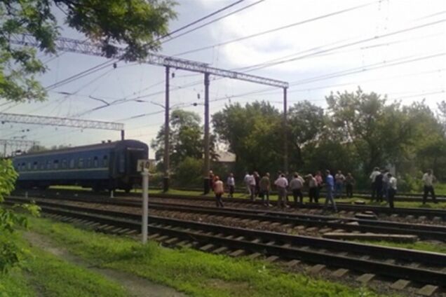 У Горлівці зійшов з рейок пасажирський поїзд. Фото