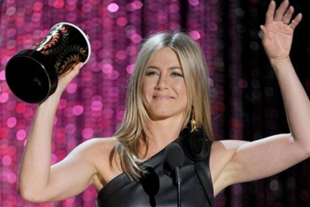 Дженнифер Энистон в тугом кожаном платье на MTV Movie Awards