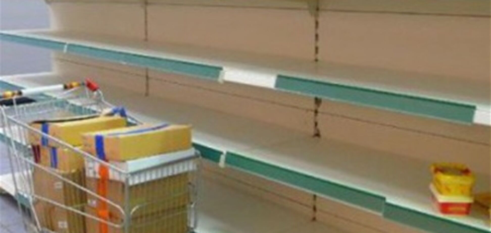 С прилавков в Греции начали исчезать товары