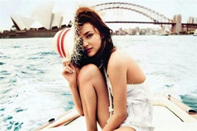 Миранда Керр держится естественно для Vogue. Фото