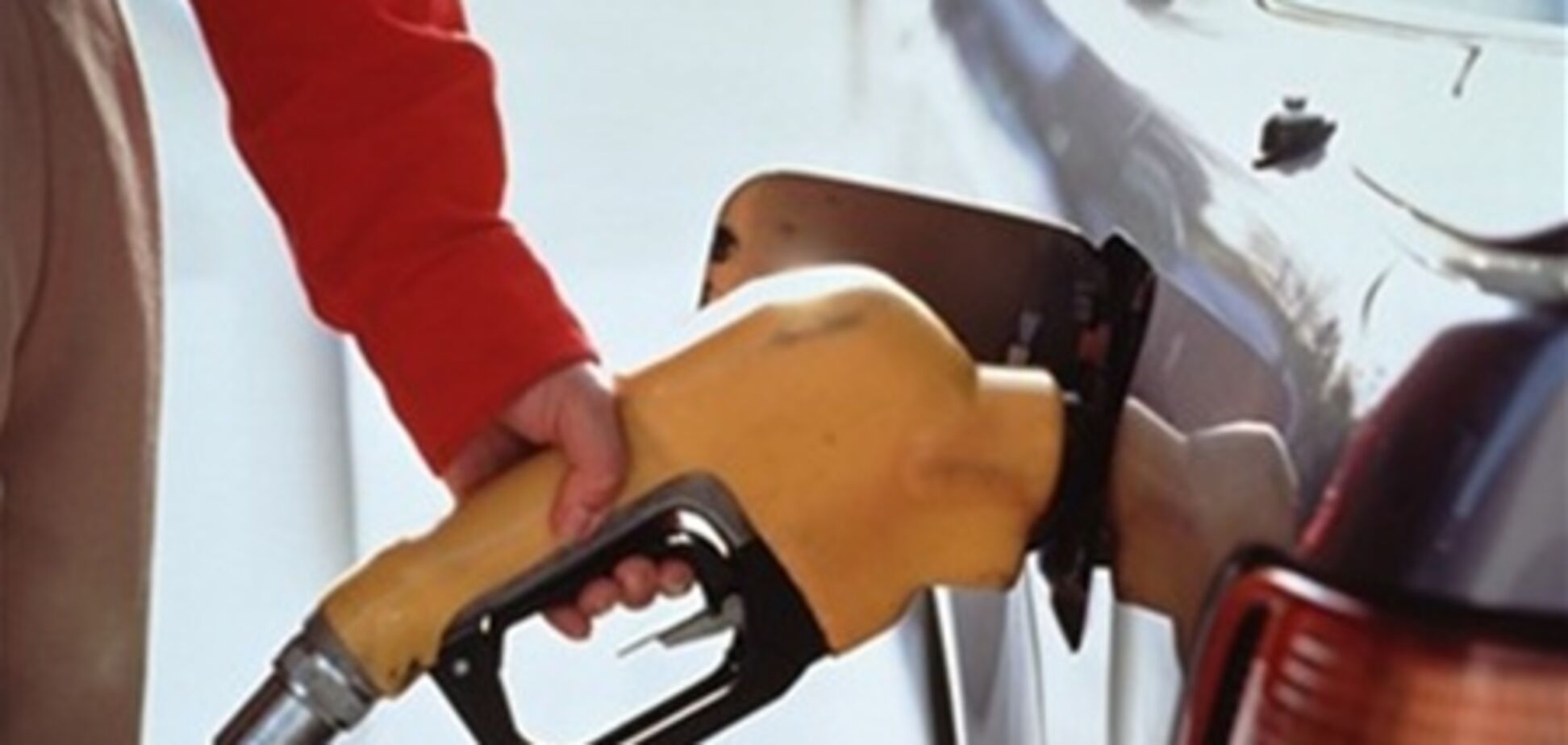 Бензин на украинских заправках продолжает дешеветь