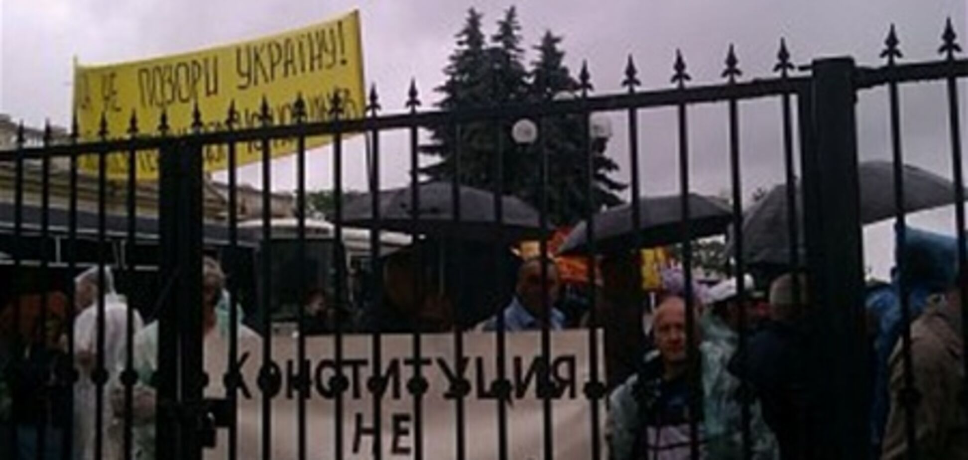 Более сотни чернобыльцев взяли в осаду Верховную Раду