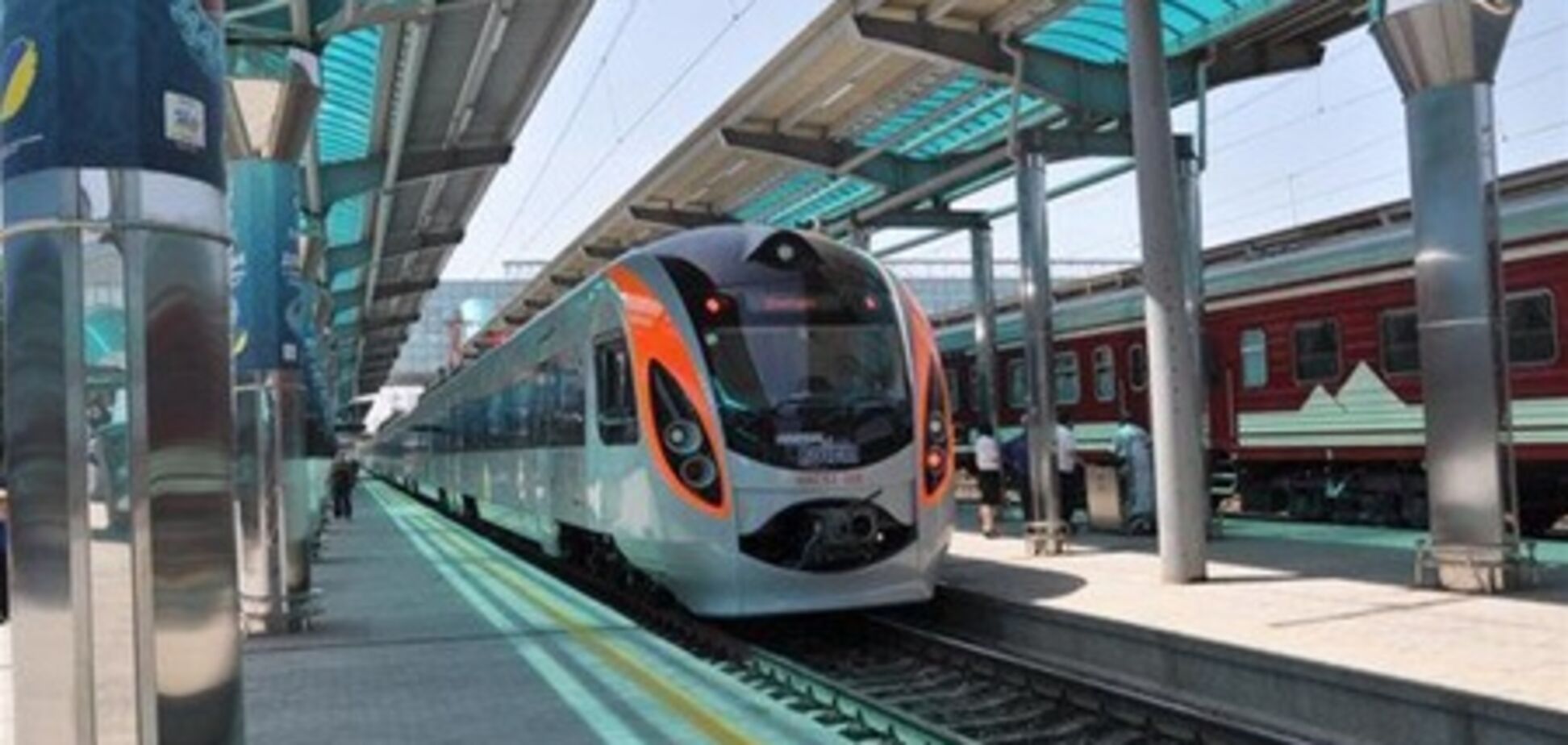 Новый поезд 'Хюндай' впервые отправился в Донецк