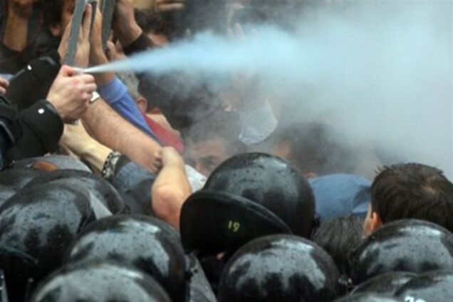 Нардеп во время 'языкового' митинга получил химические ожоги