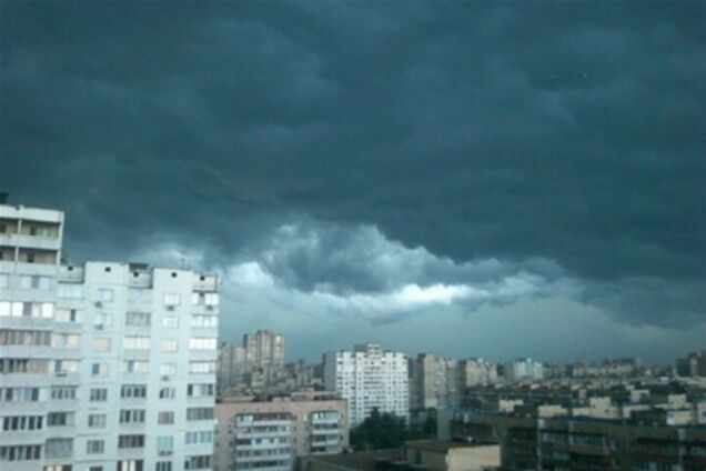Украинцам советуют привыкать к смерчам