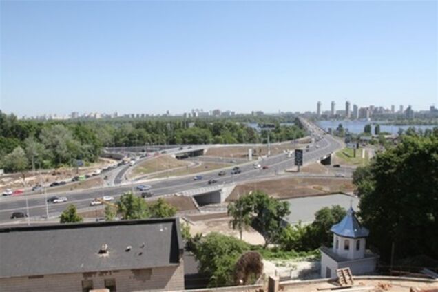 Вниманию водителей: развязку у моста Патона признали опасной  