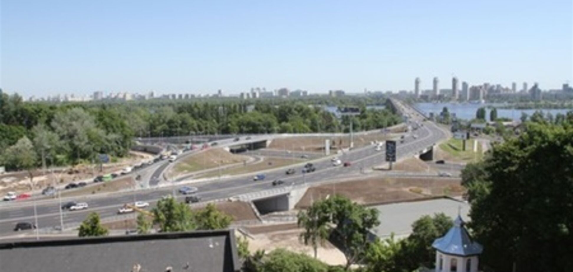 Вниманию водителей: развязку у моста Патона признали опасной