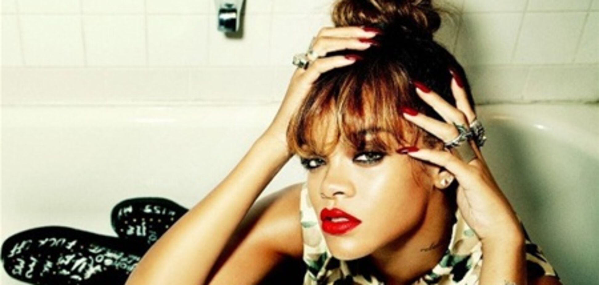 Рианна: газета 'The Sun' словно волосатая задница