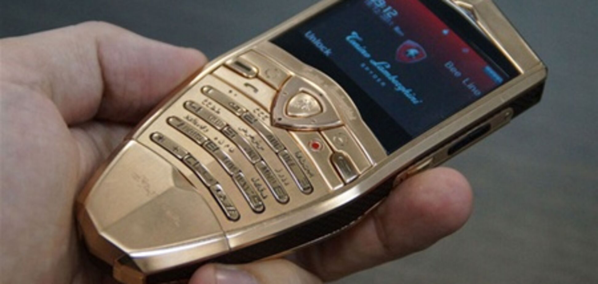 Lamborghini сделала телефоны и планшет для олигархов России. Фото