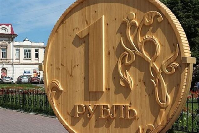 Стоимость российского рубля падает из-за нефти - эксперты