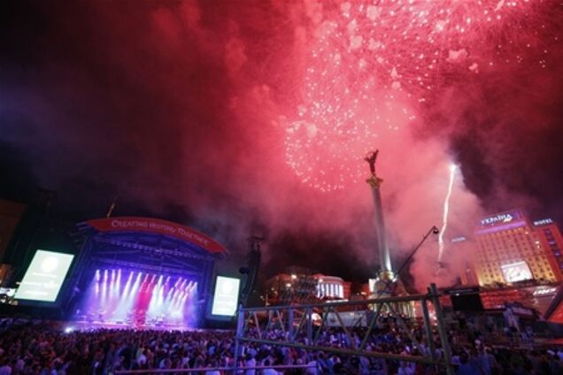 Элтон Джон и Queen 'взорвали' Майдан. Фото. Видео