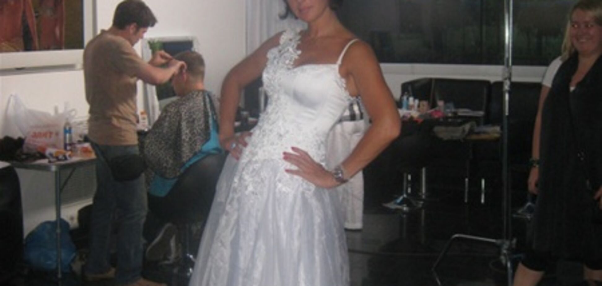 Смєхова знову приміряла весільну сукню