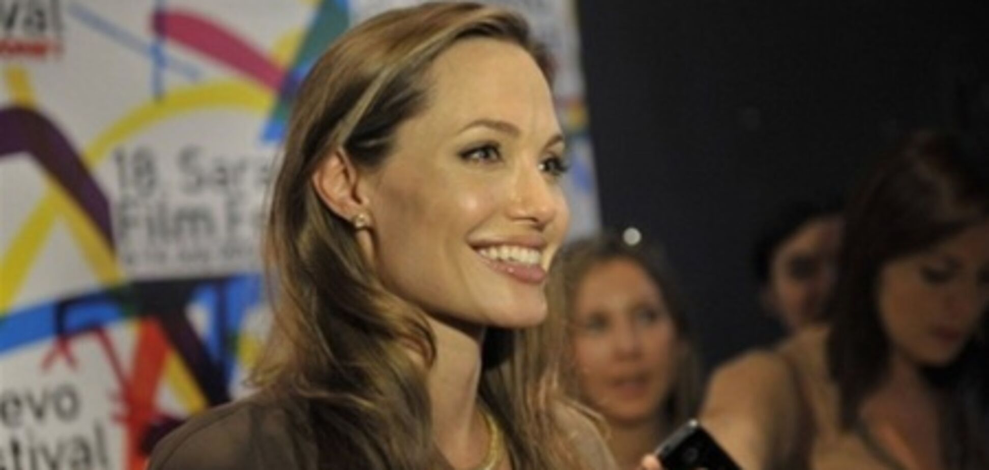 Анджелина Джоли и ее обручальное кольцо