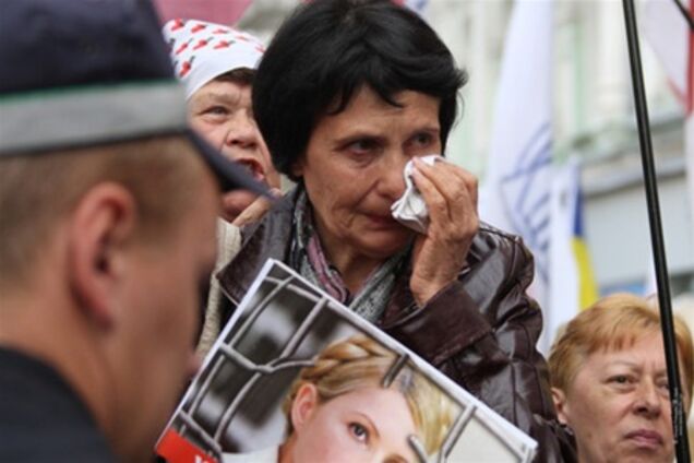 Под Харьковским судом подрались сторонники Тимошенко и 'коммунальщики'