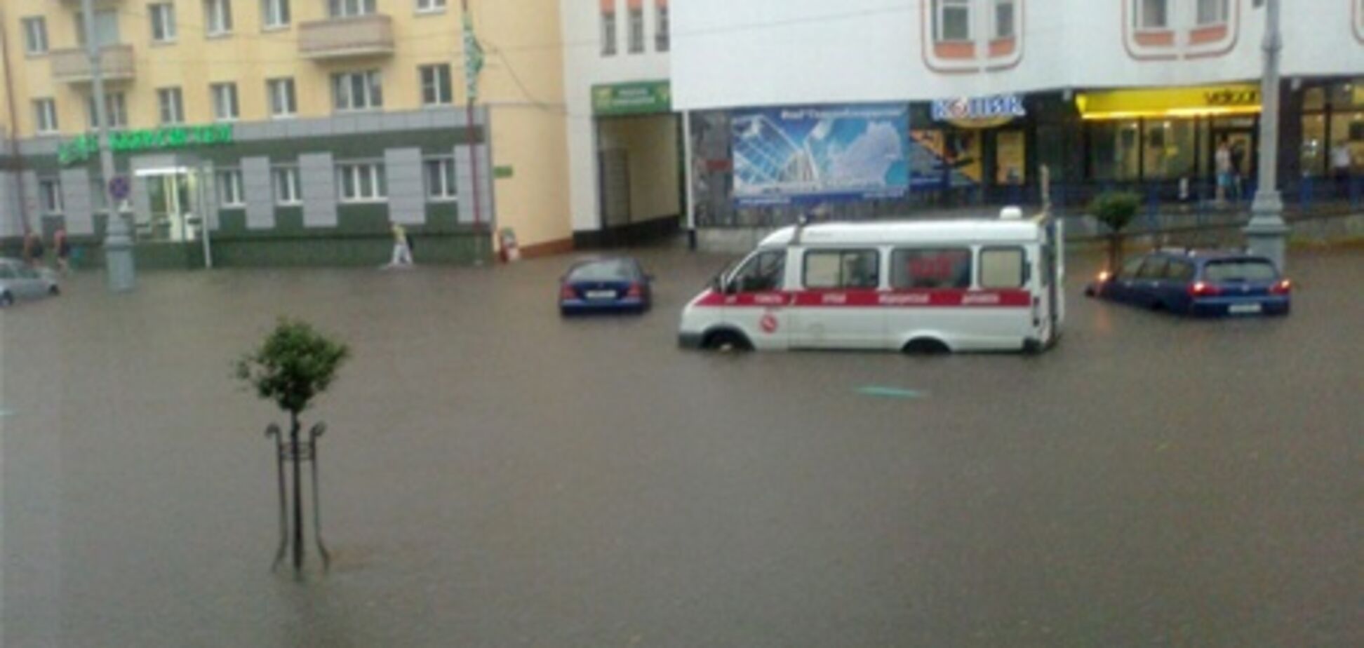 Потоп в Беларуси: людей спасали из автобусов на лодках