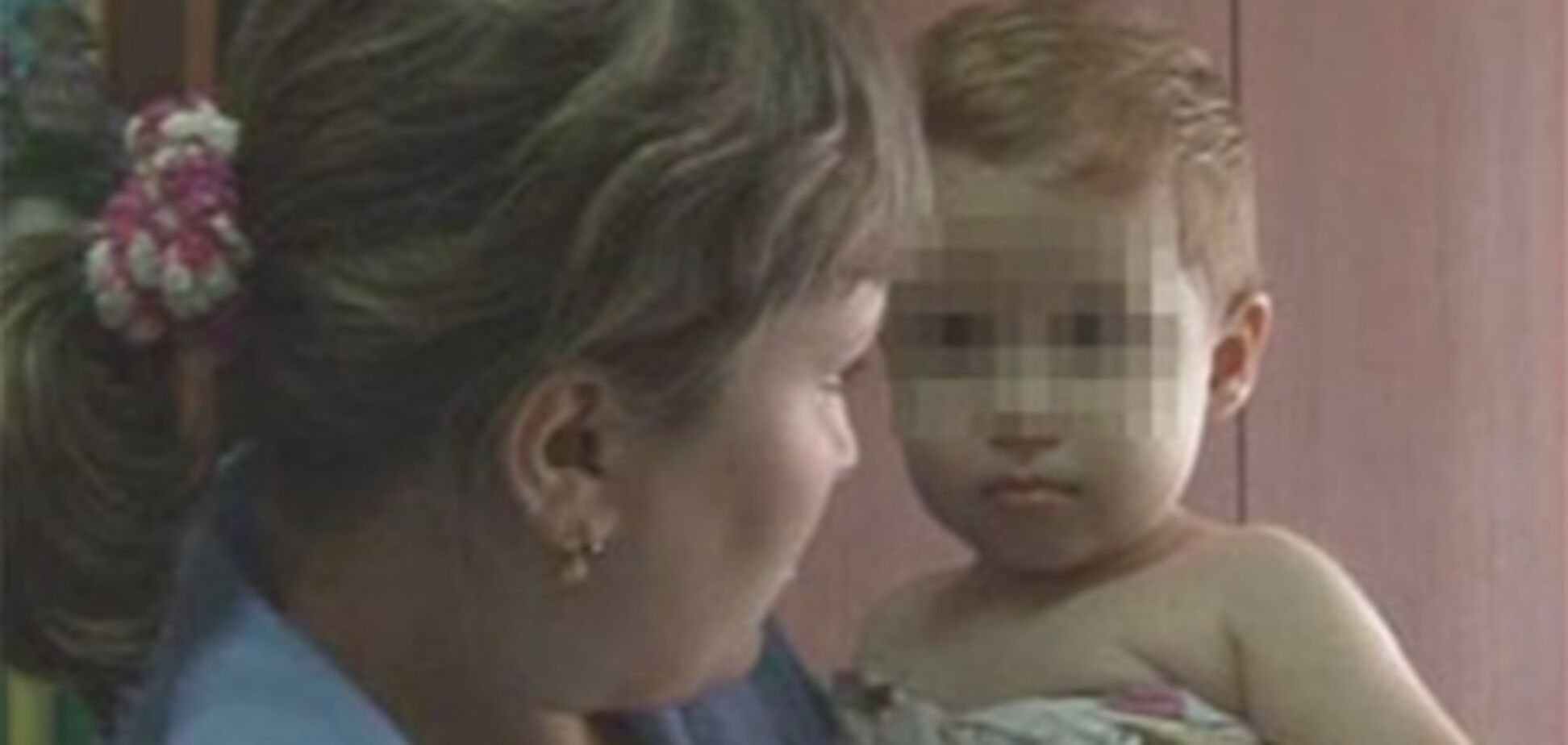 Найнята по Інтернету няня віддала малюка перехожим