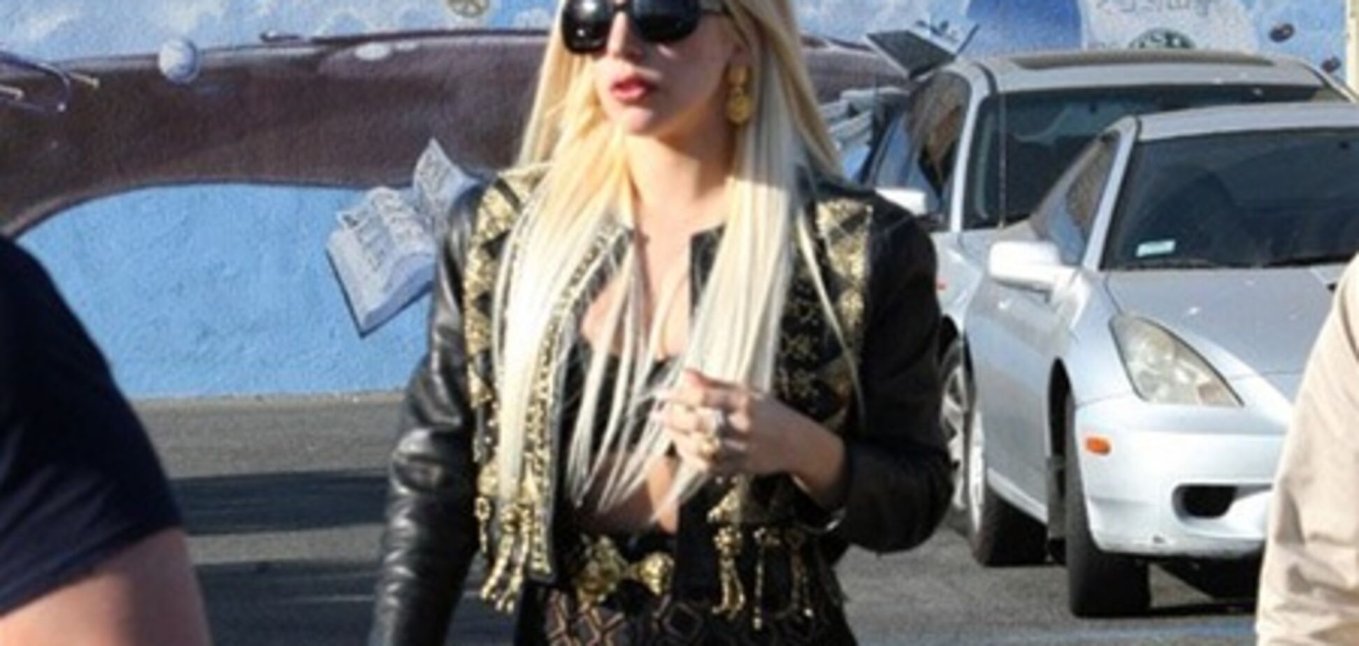 Гага эпатировала публику колготками в ромбик. Фото