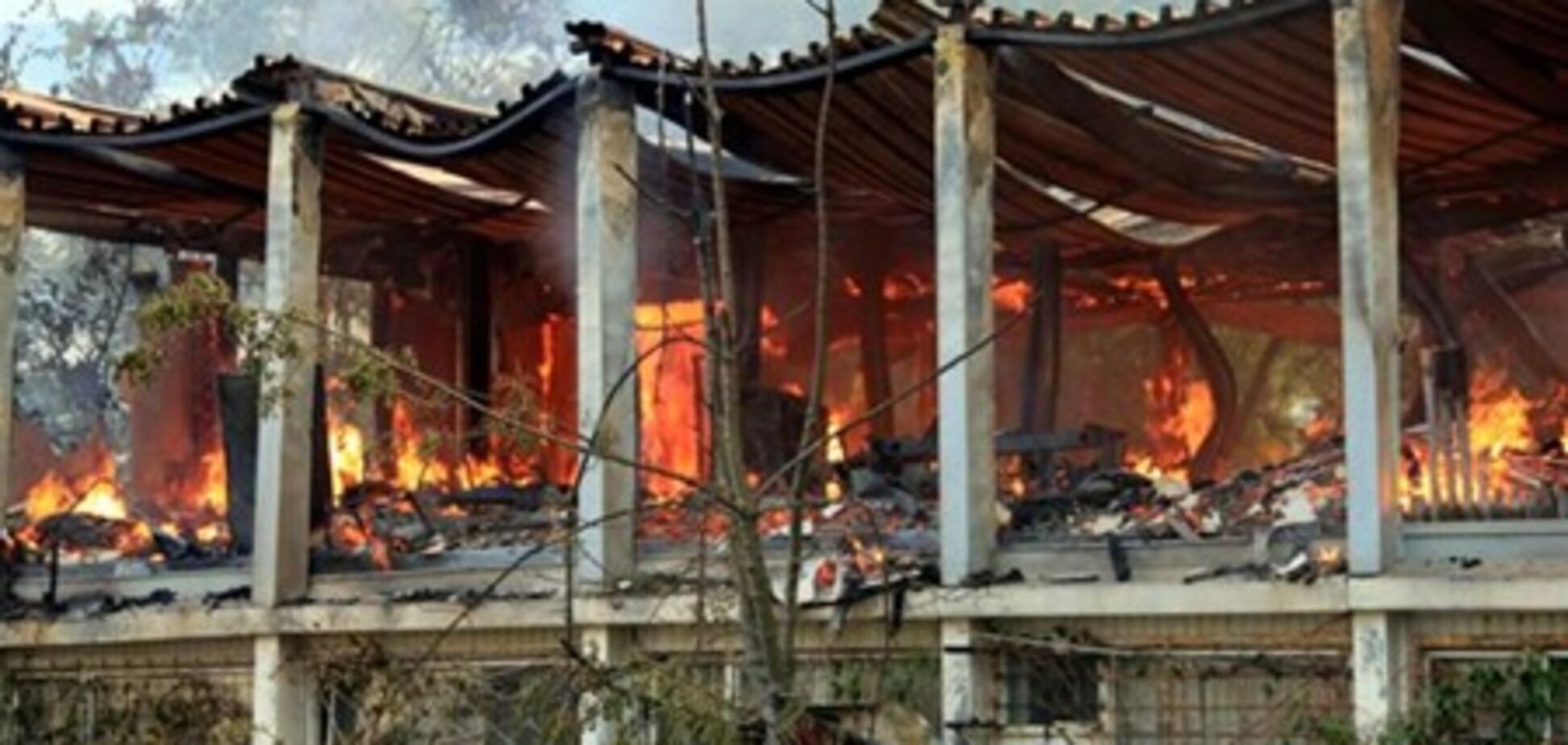 В Одессе дотла сгорело двухэтажное здание