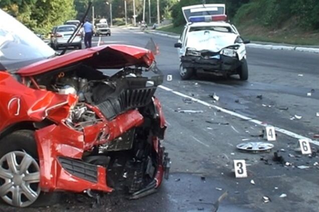 На Полтавщине пьяный водитель протаранил машину ГАИ. Фото