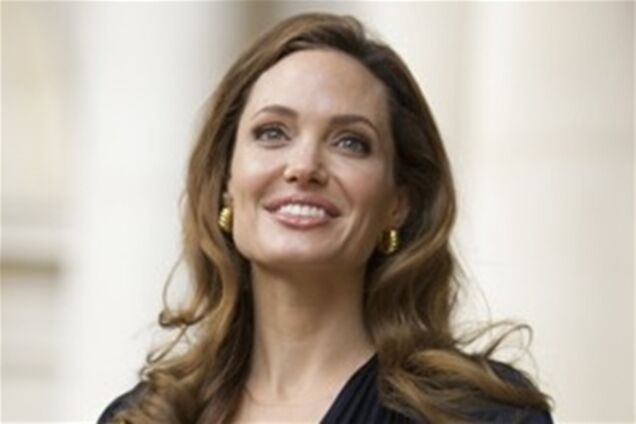 Джоли назвала дату выхода именной коллекции украшений