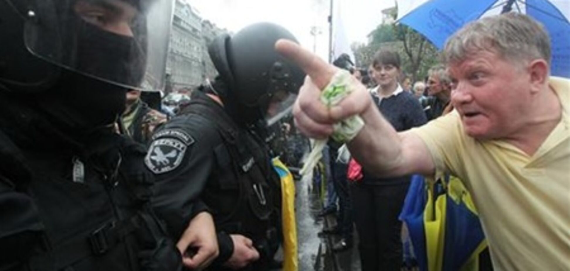 За бійку під Укрдомом дадуть відповідь конкретні люди - Пшонка