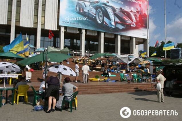 Лікарні відмовляються лікувати голодуючих за українську мову?