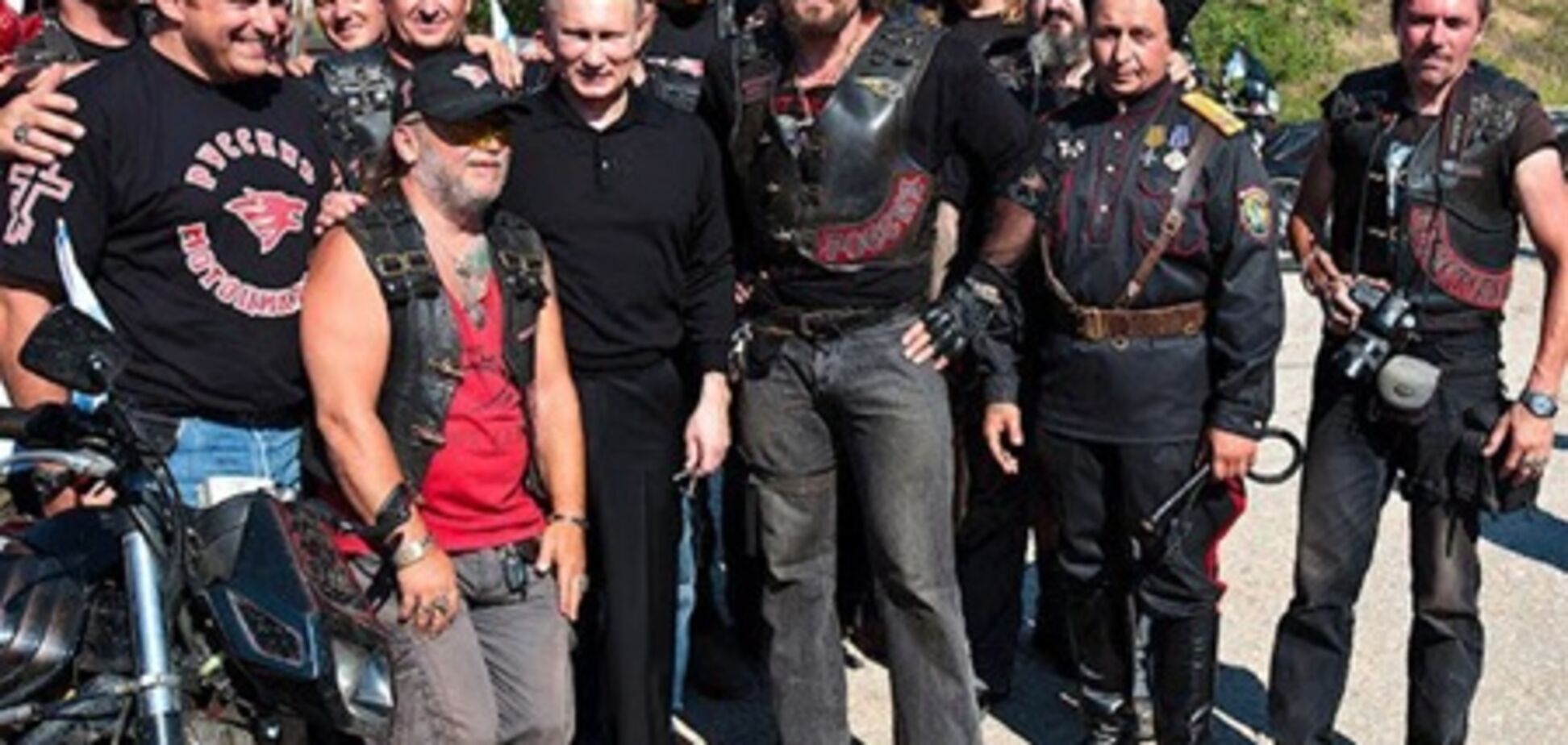 Путин опоздал к Януковичу из-за байкеров