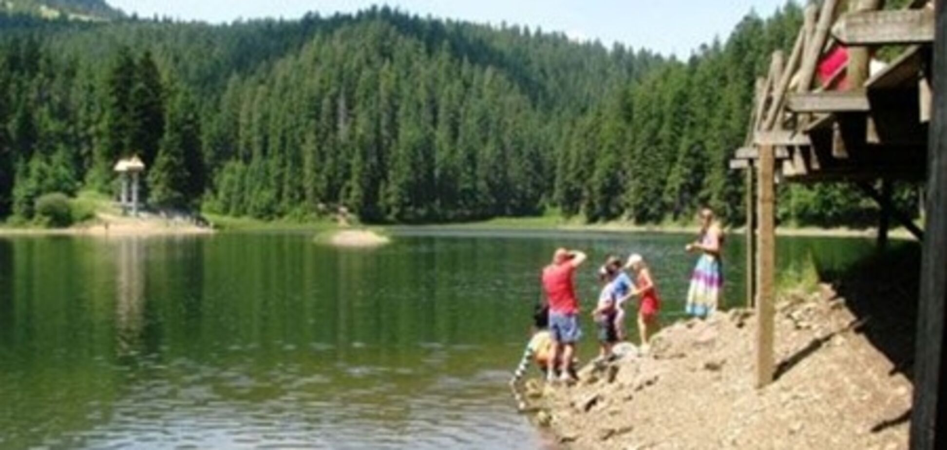 Самое большое озеро в Карпатах заметно обмелело