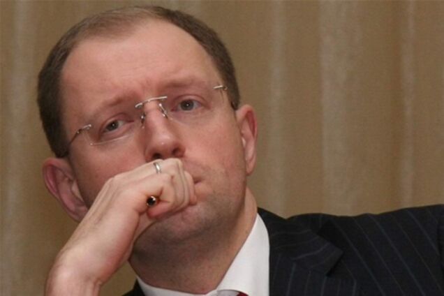 Яценюк офіційно вирішив призупинити членство в партії