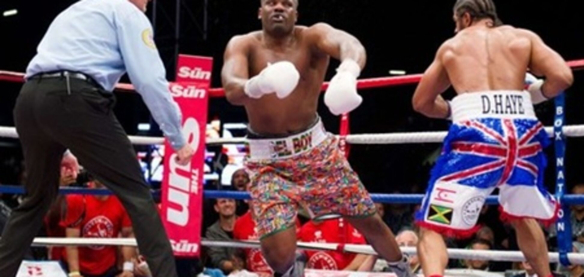 Бой самых скандальных боксеров современности завершился нокаутом. Видео