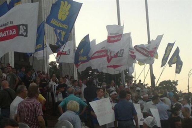 Голодуючі під Укрдомом заявляють про можливі провокації