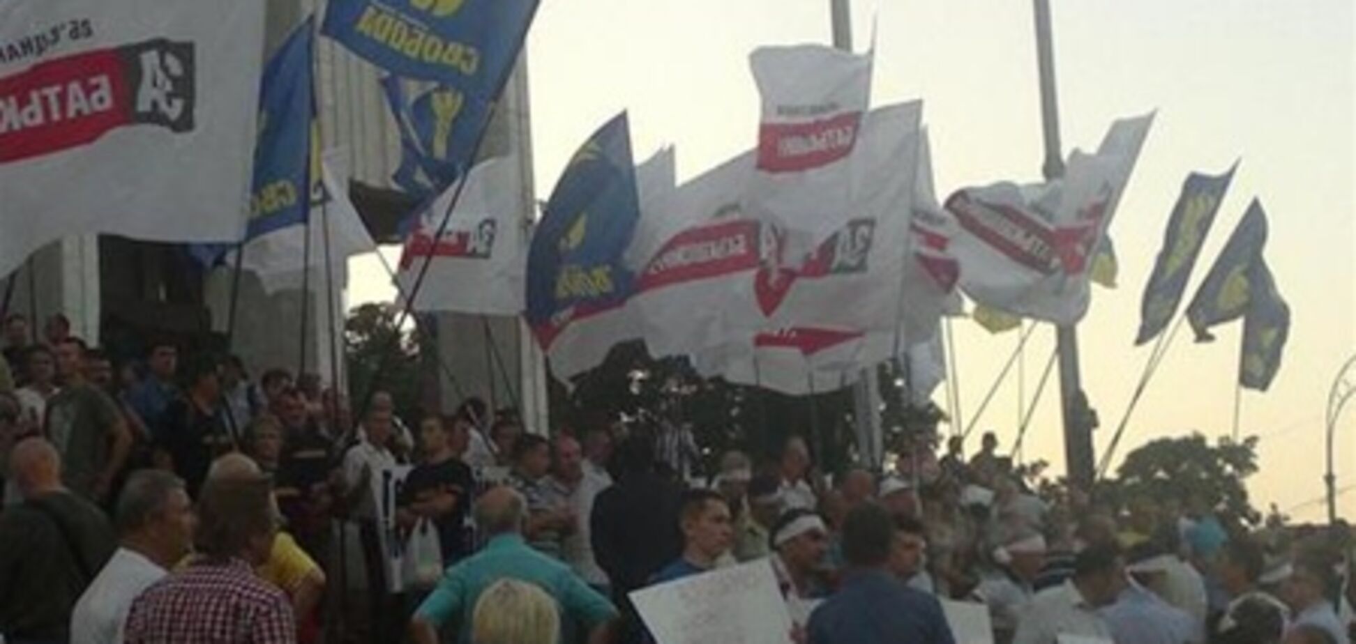 Голодуючі під Укрдомом заявляють про можливі провокації