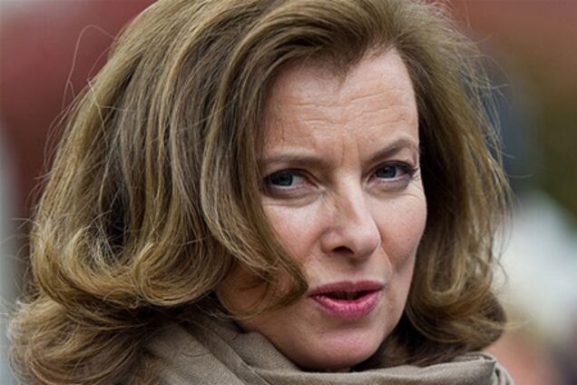 Супутниця Олланда вибачилася за свої 'твіти'