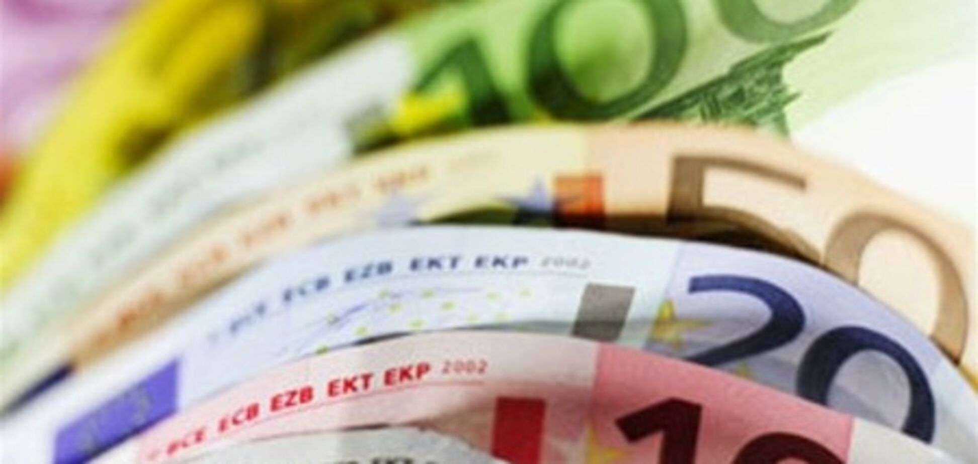 В Украине незначительно подорожал наличный евро
