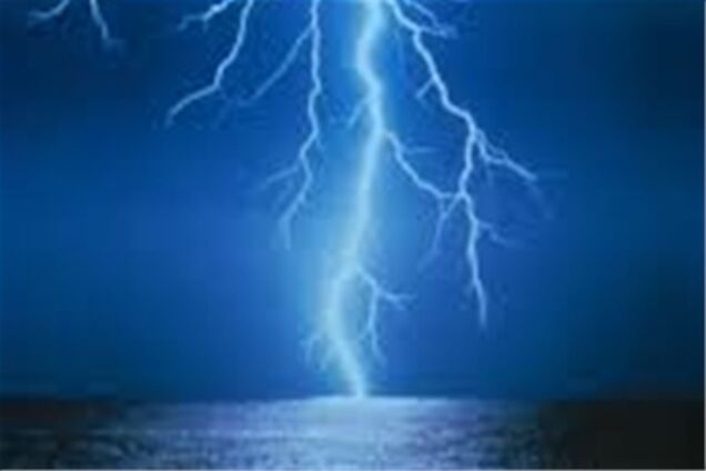 Немовля вижив після удару блискавки