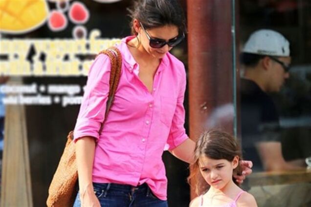 Кэти Холмс и Сури выбрали розовую одежду. Фото