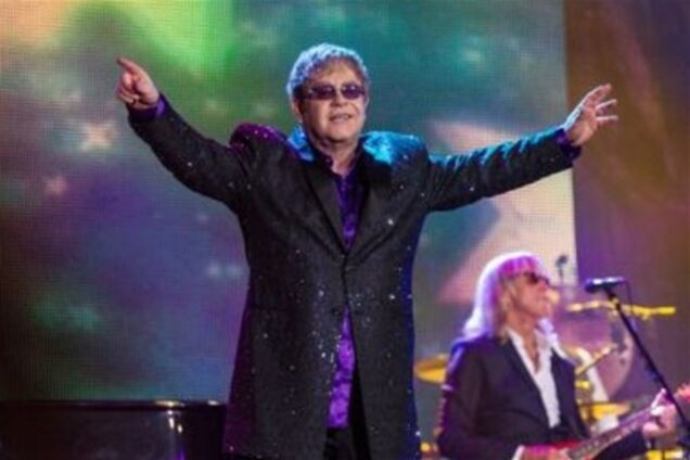 Элтон Джон выступил против украинского закона