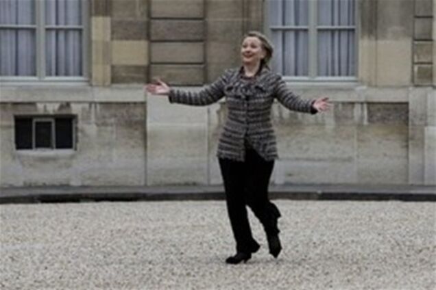 Клінтон встановила рекорд за кількістю робочих поїздок