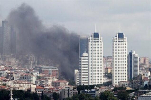 У Стамбулі почалася пожежа у хмарочосі
