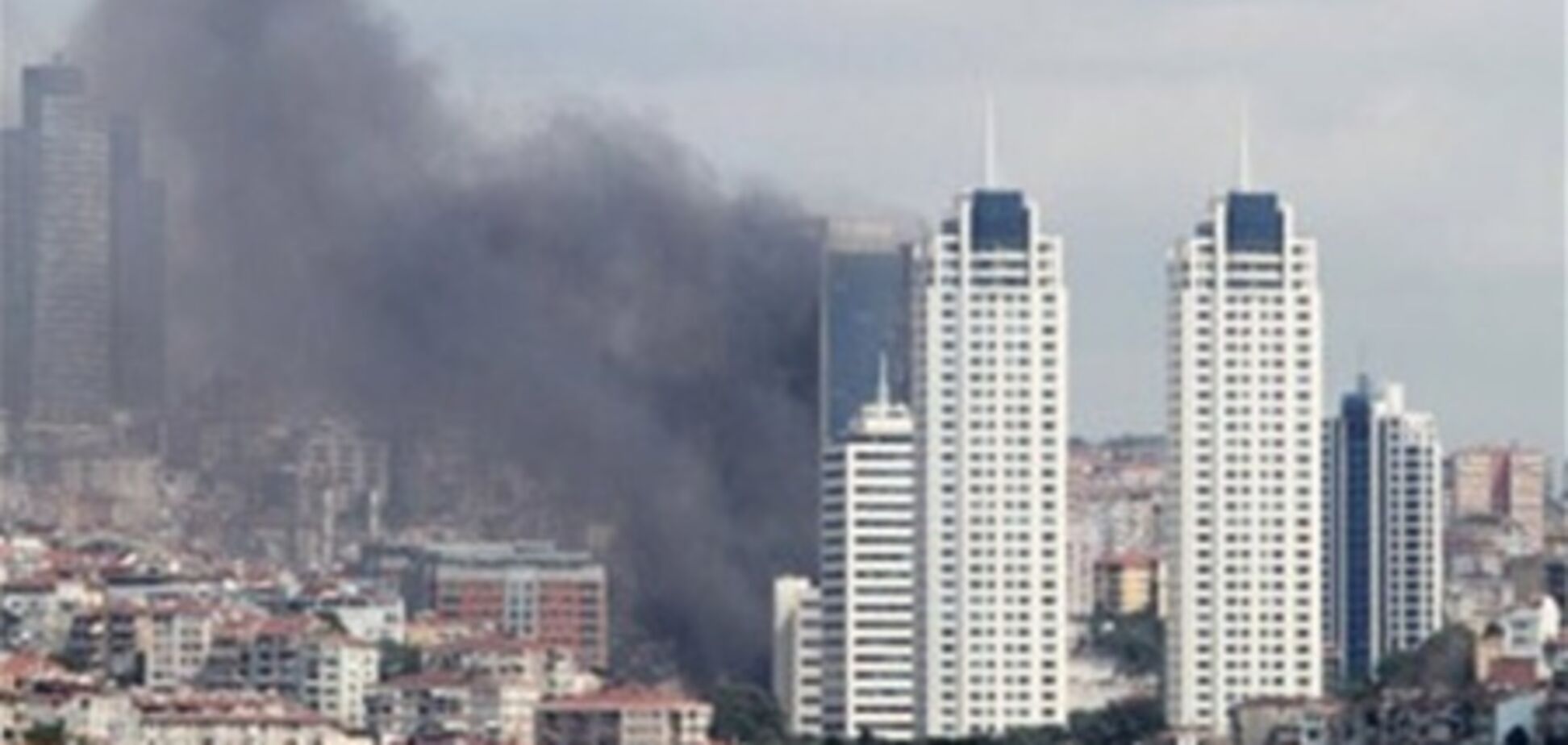 В Стамбуле начался пожар в небоскребе