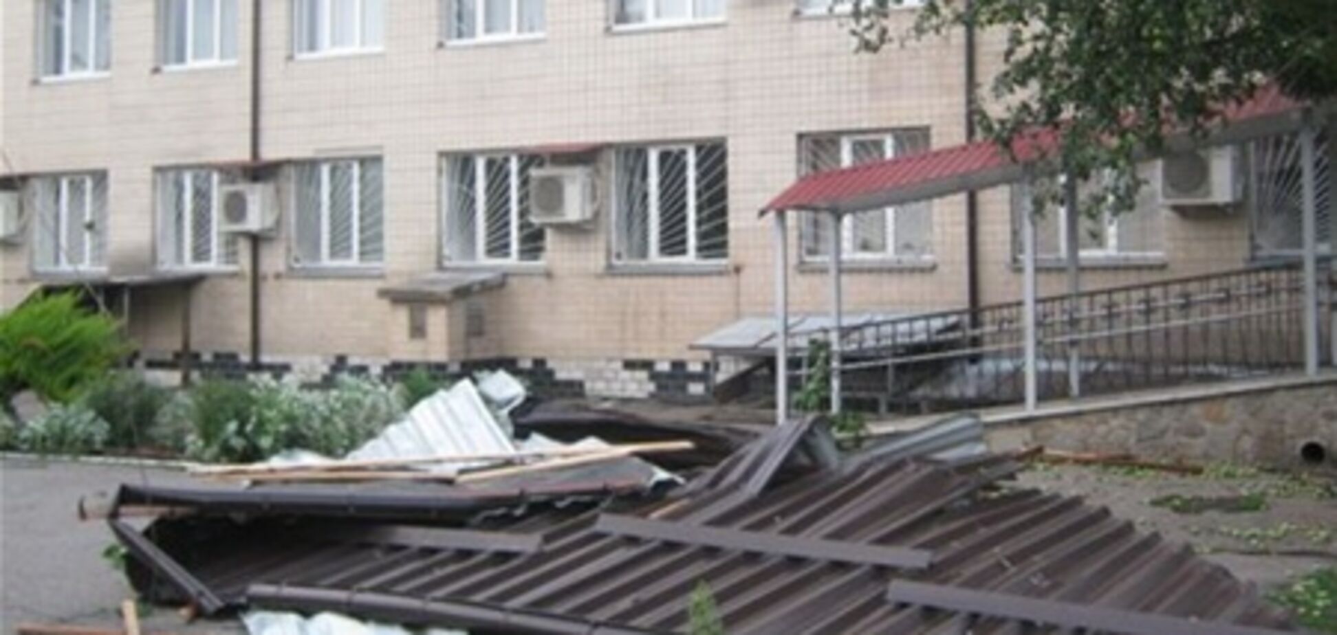 В Мироновке почти со всех многоэтажек снесло крыши