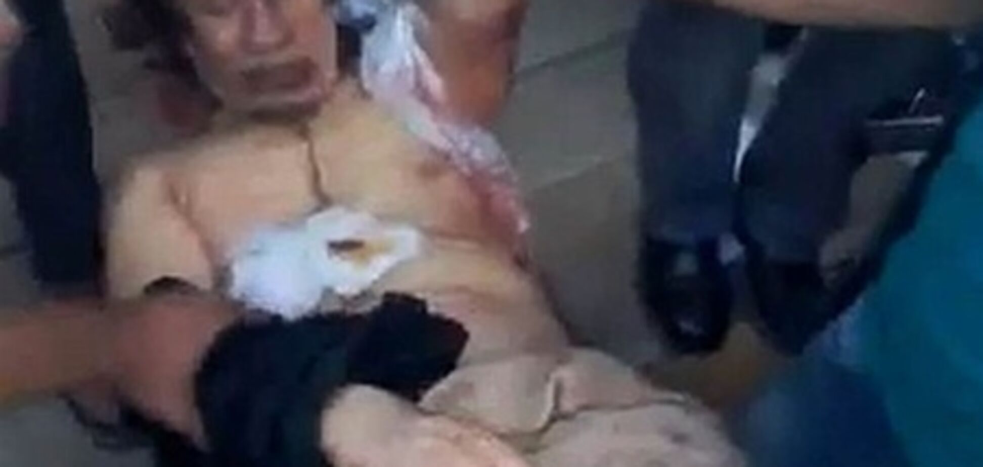 В Інтернеті з'явилося відео знущань над тілом Каддафі