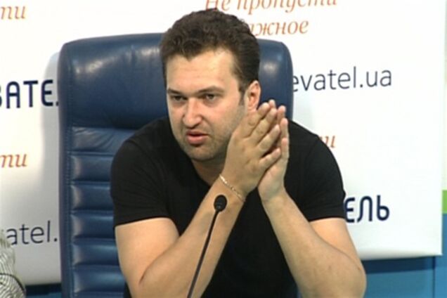 Политолог: оппозиции все равно, что защищать – украинский язык или китайский