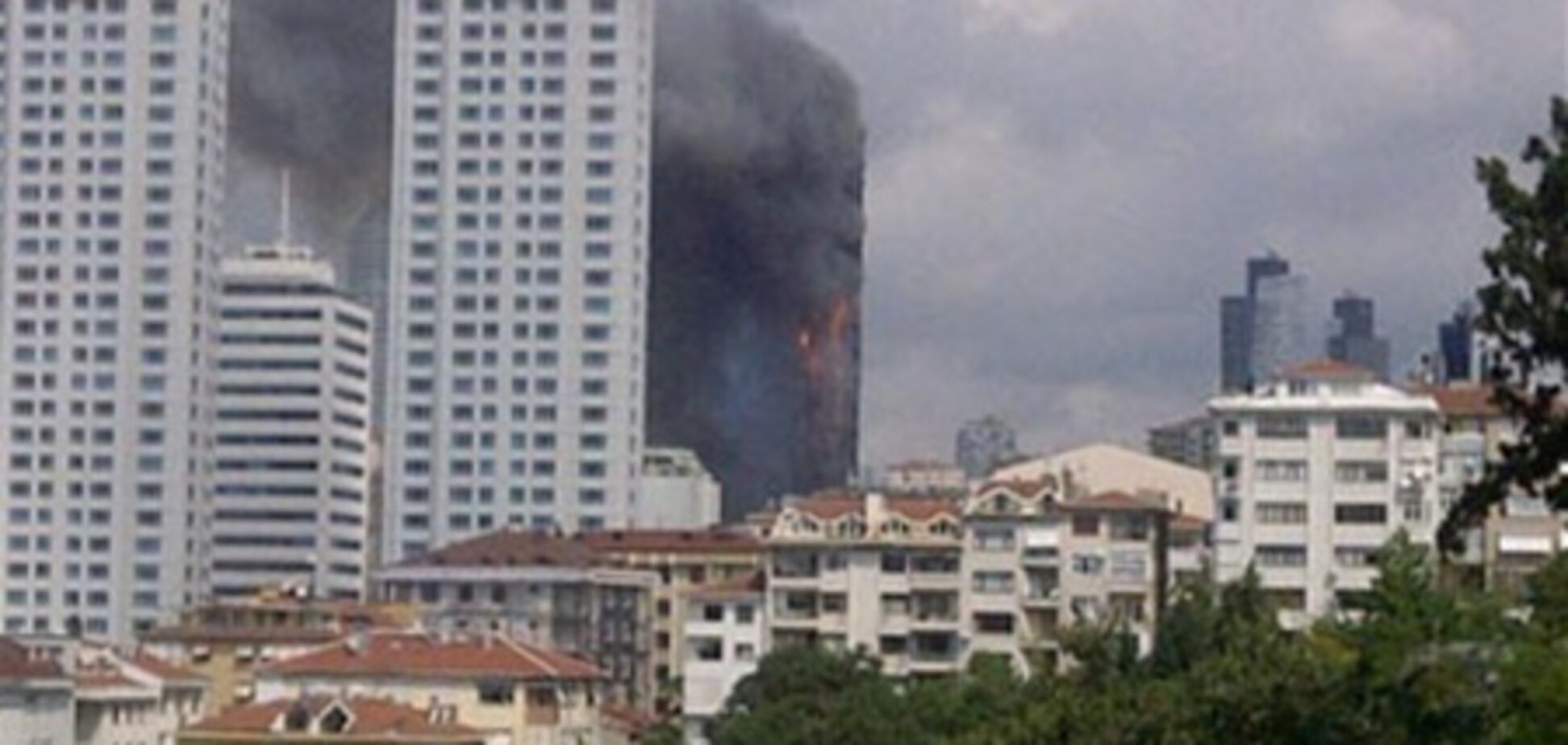 Пожежа у стамбульському хмарочосі загасили